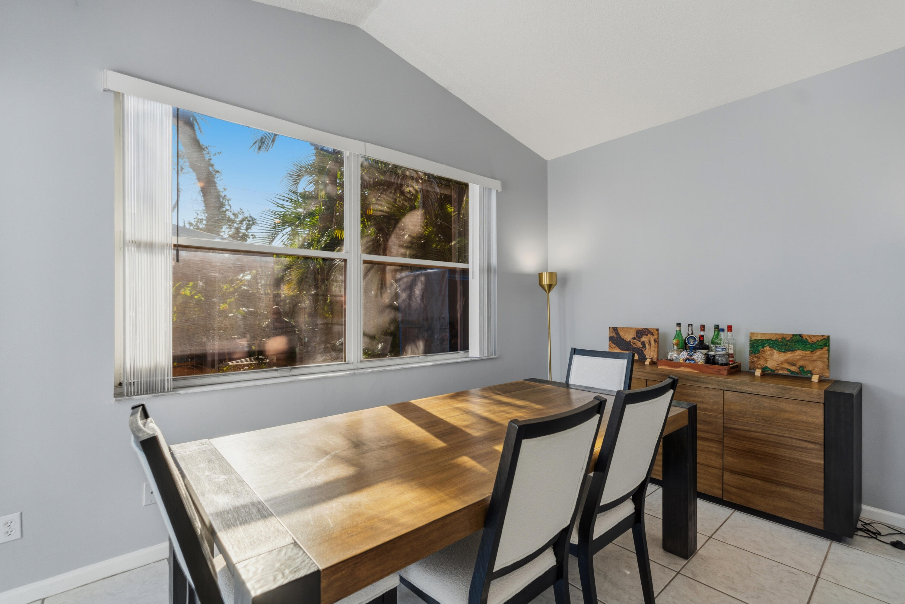 OAKLAND LAKES - Residential