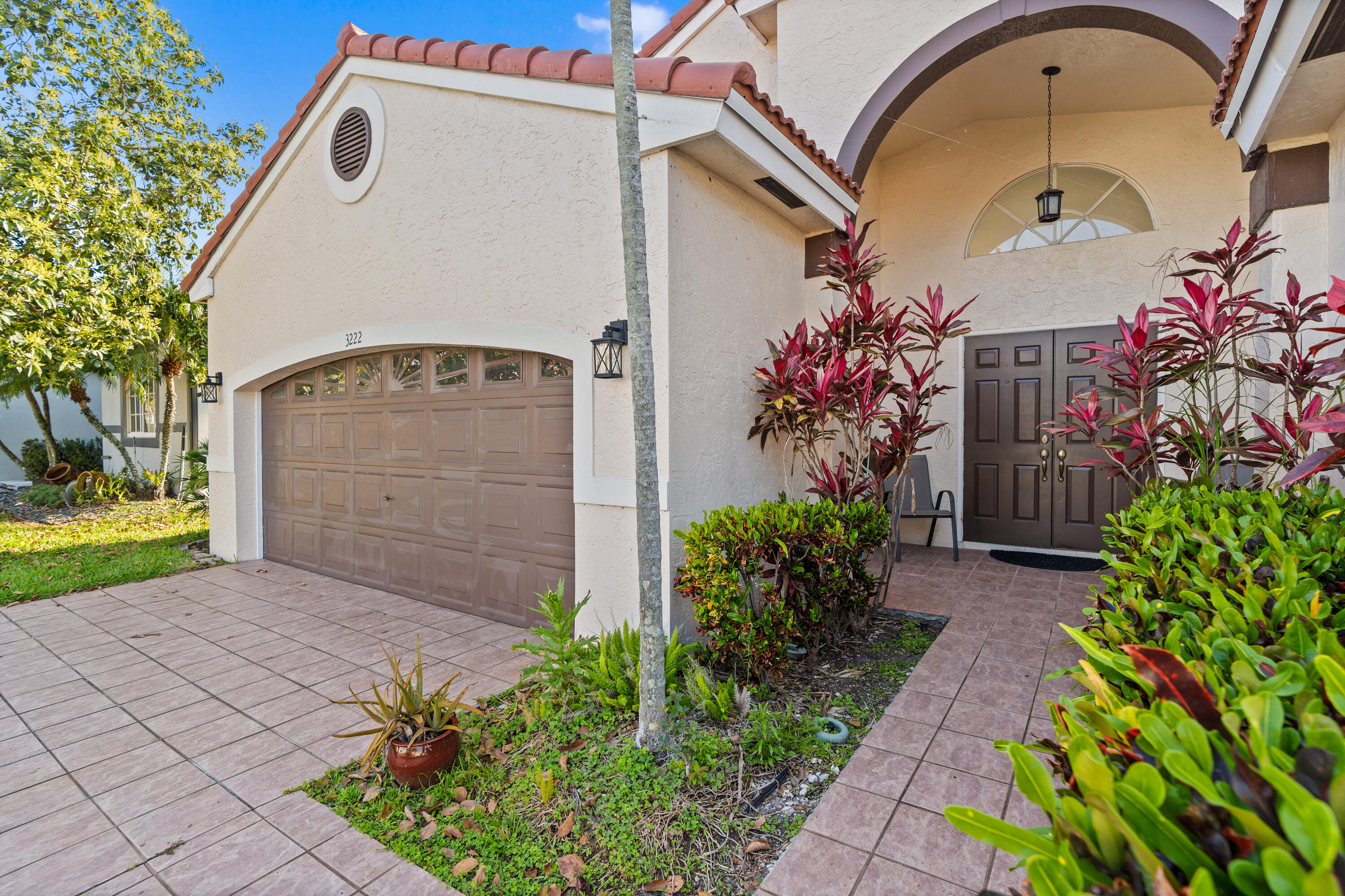 OAKLAND LAKES - Residential