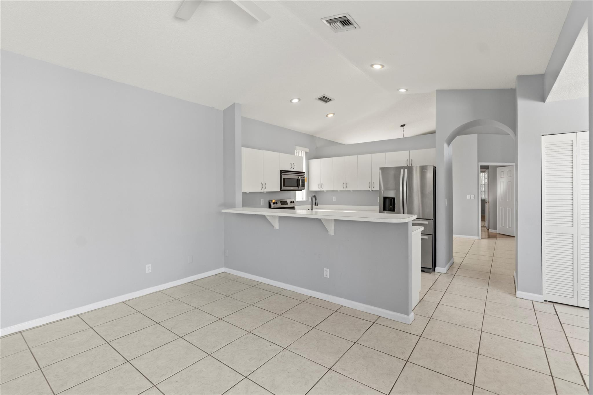 OAKLAND LAKES - Residential