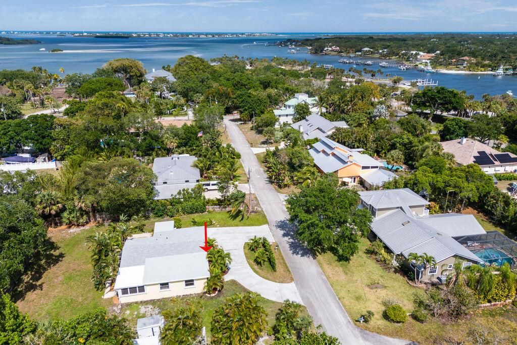 Photo of 4229 SE Palmetto Street, Stuart, FL 34997 (MLS # R10984346)