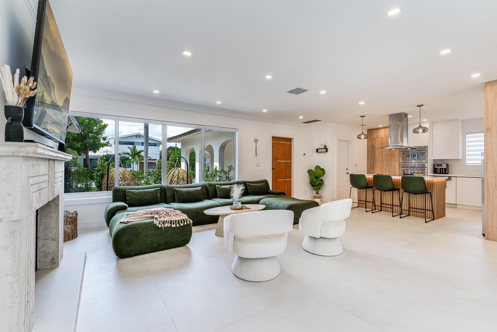 Photo of 616 NE 16th Terrace, Fort Lauderdale, FL 33304 (MLS # B26025892)