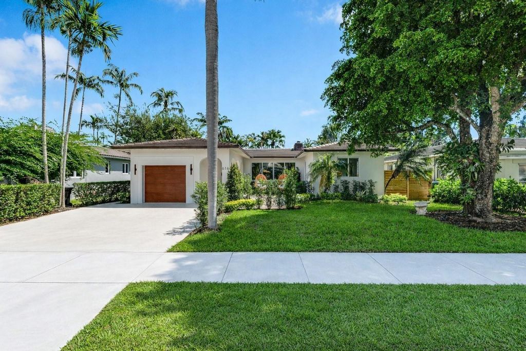 Photo of 616 NE 16th Terrace, Fort Lauderdale, FL 33304 (MLS # B26025892)