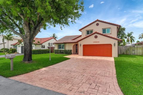 Single Family Residence in Davie FL 15602 Ravenswicke Mnr Mnr 1.jpg