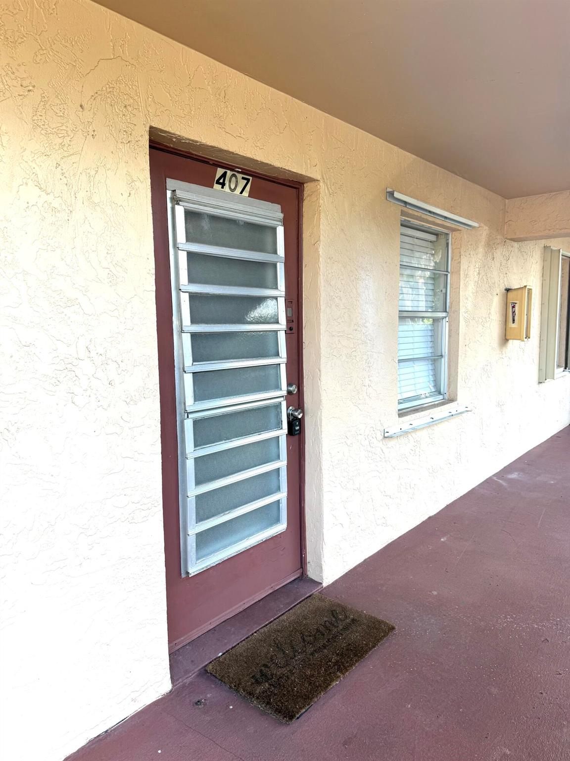 OPPORTUNITY! INVESTOR-FRIENDLY PROPERTY WITH NO RENTAL RESTRICTIONS! Ideal 2 bed and 2 bath unit for all ages. Convenient first floor unit. Parking located in front of the unit. Large walk-in closet in primary bedroom, plenty extra storage. Hurricane panel shutters, in-unit washer and dryer. New Roof. Enjoy the benefits of prime location close to great schools, shops, restaurants. WON'T LAST!