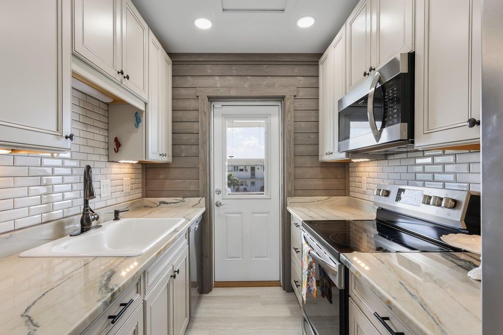 Photo of 1116 Lake Terrace #203, Boynton Beach, FL 33426 (MLS # R11081056)