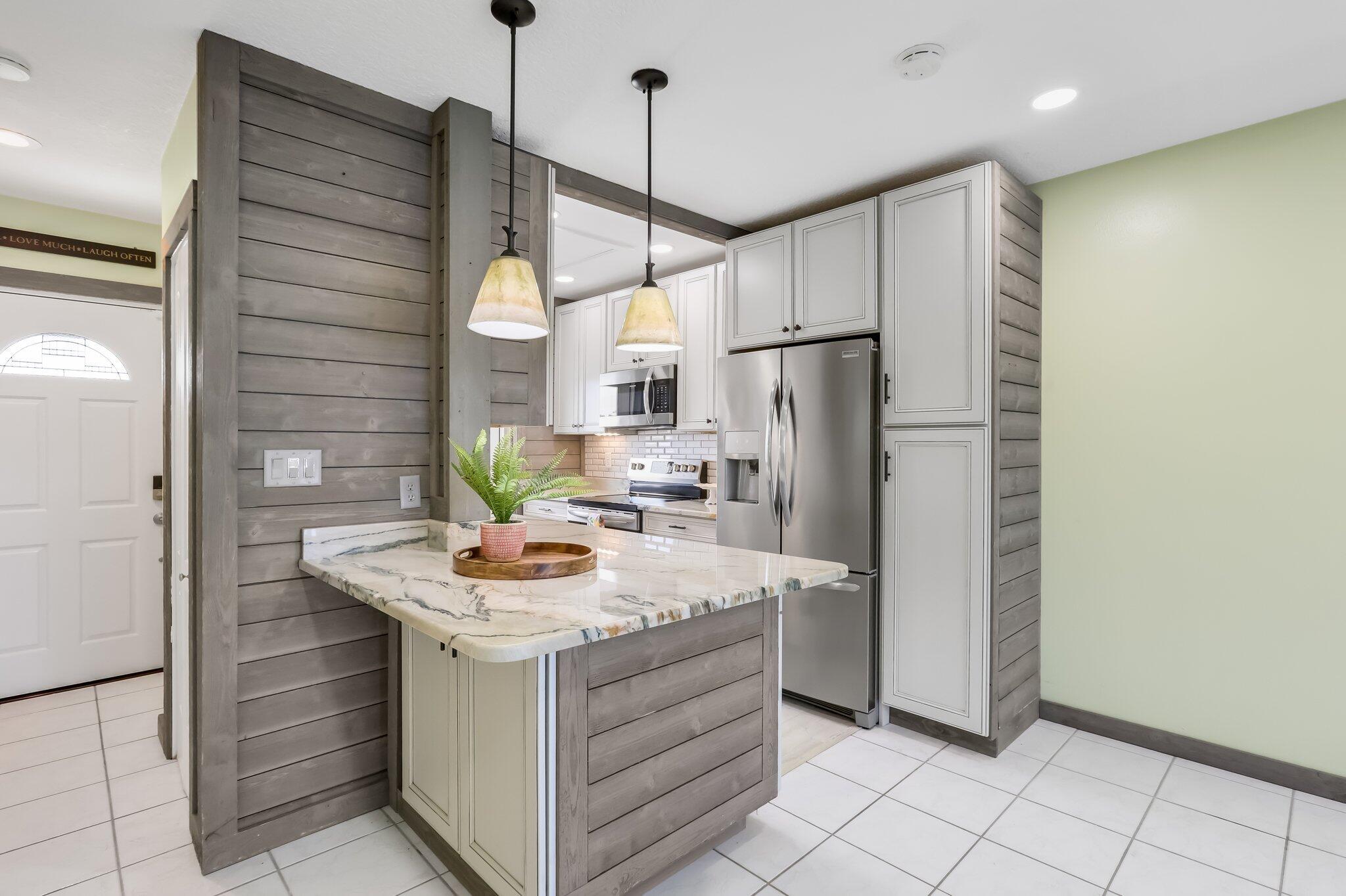 1116 Lake Terrace 203