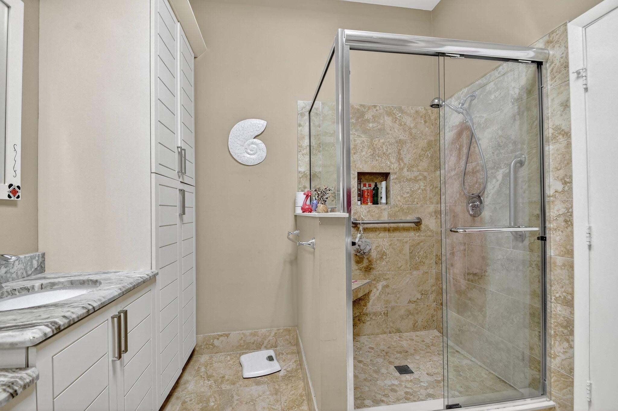DIAMANTE VILLAGE CONDO - Residential