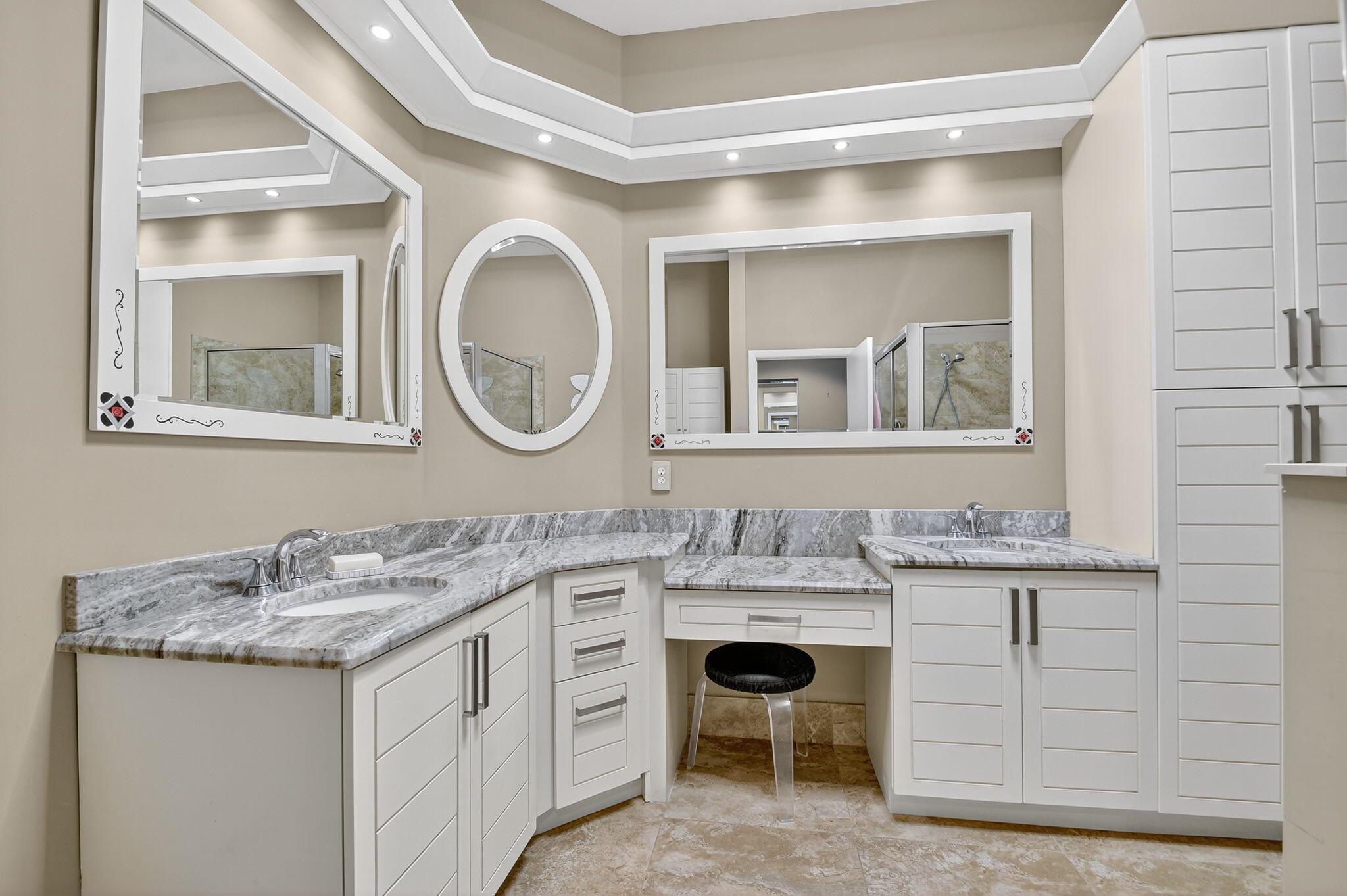 DIAMANTE VILLAGE CONDO - Residential