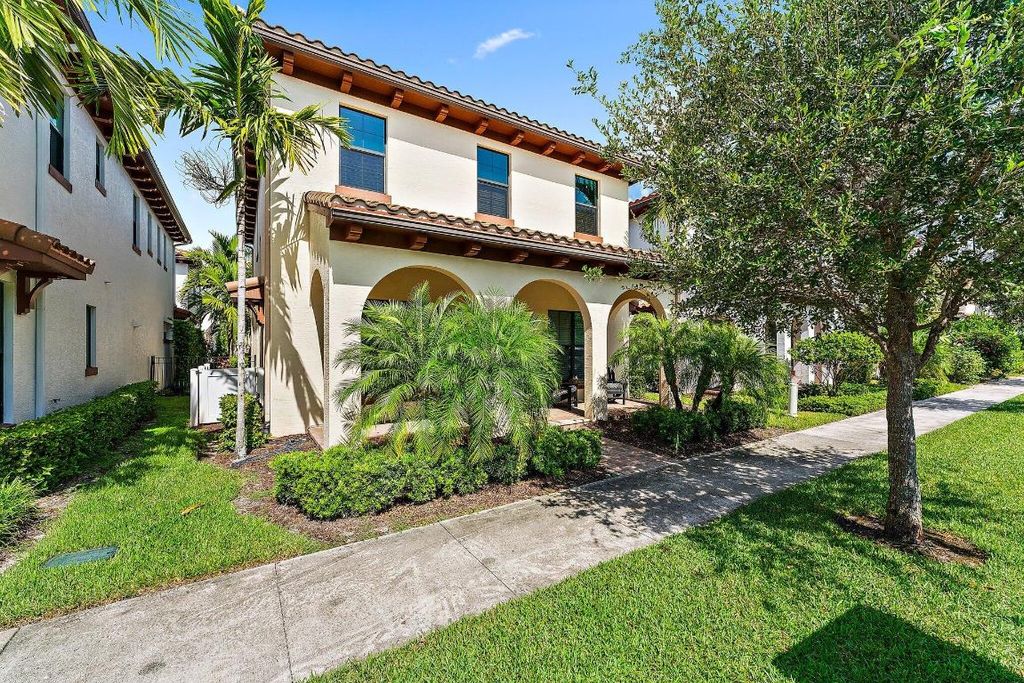 Photo of 1077 Faulkner Terrace, Palm Beach Gardens, FL 33418 (MLS # R10958240)