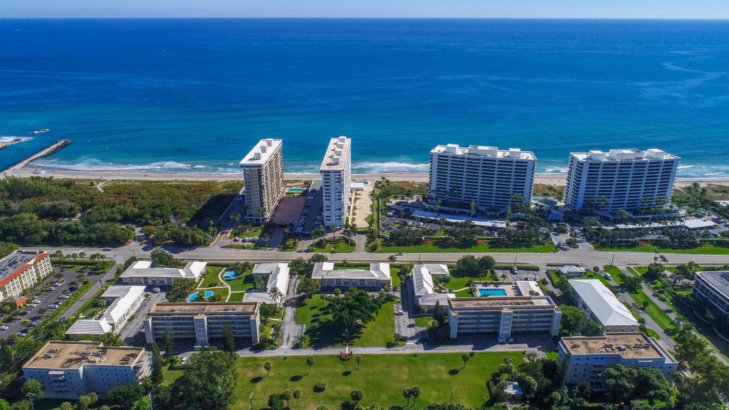 Photo of 950 De Soto Road #2b, Boca Raton, FL 33432 (MLS # R10982798)