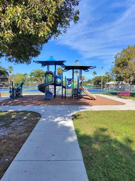 LAKE COVE OF LAKE WORTH - Residential