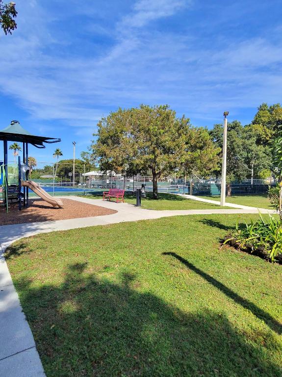 LAKE COVE OF LAKE WORTH - Residential