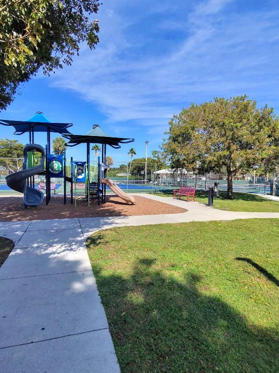 LAKE COVE OF LAKE WORTH - Residential