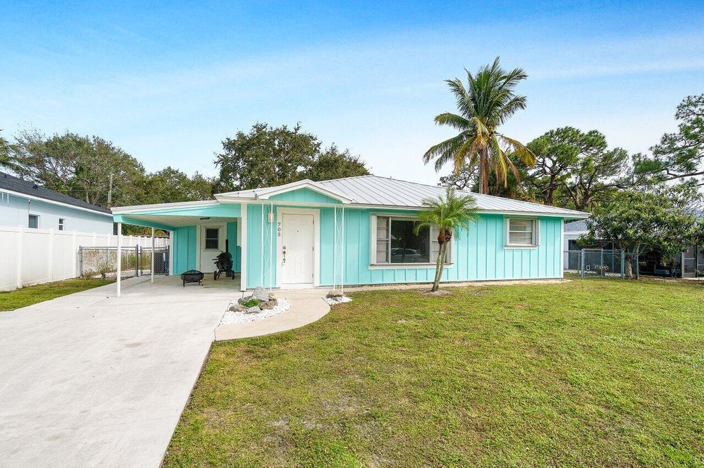 Photo of 705 N Perry Avenue, Jupiter, FL 33458 (MLS # R11056244)