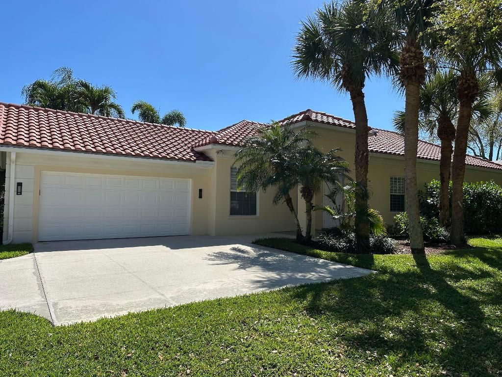 Photo of 4790 Lakeland Drive, Delray Beach, FL 33445 (MLS # R11068892)