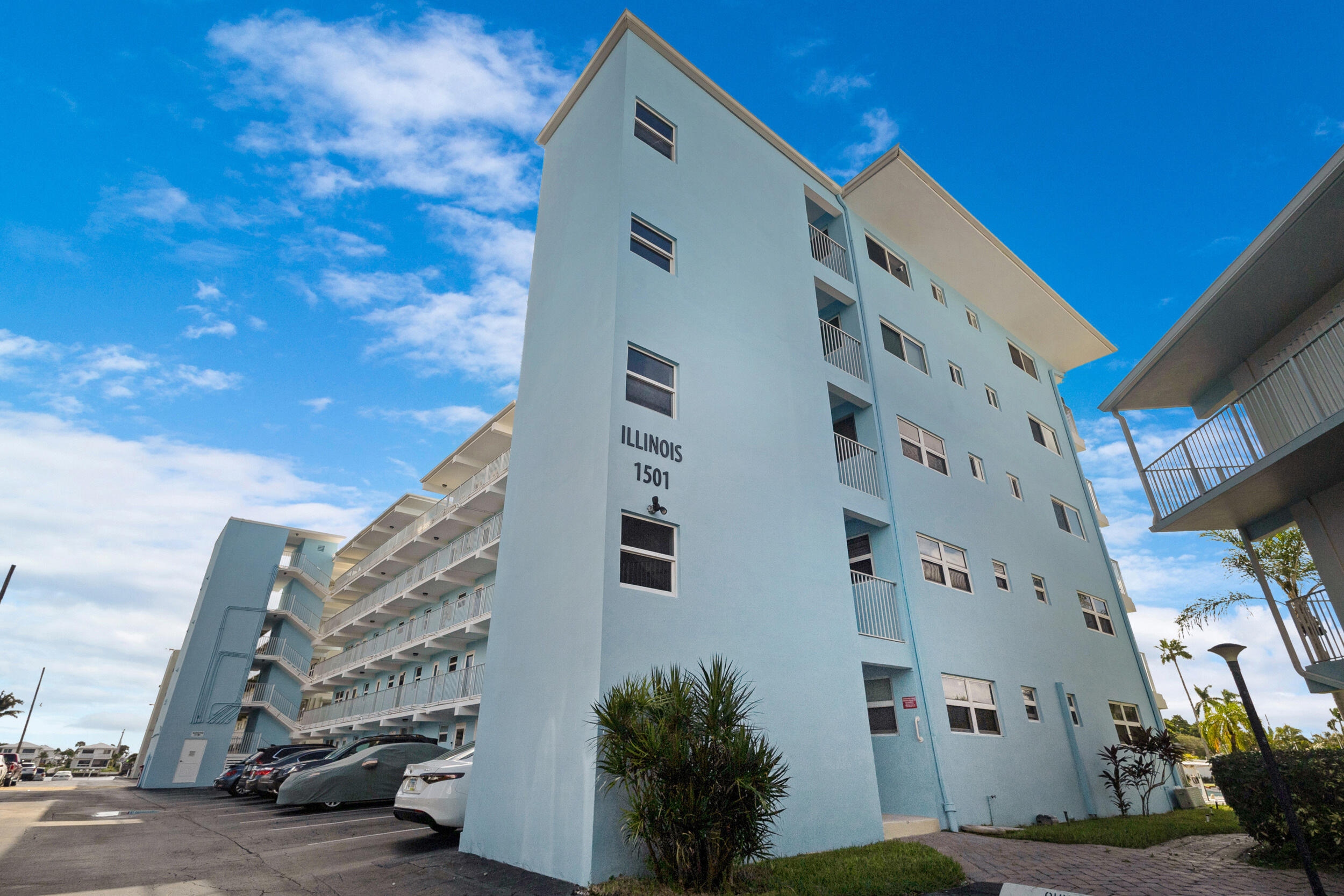 ILLINOIS APTS INC CONDO - Residential