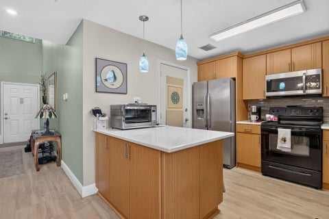 Tiny photo for 1991 Discovery Circle E, Deerfield Beach, FL 33442 (MLS # B26087290)