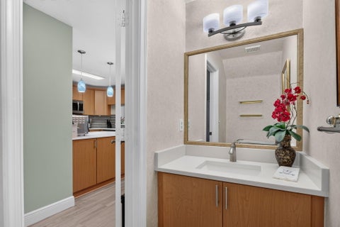 Tiny photo for 1991 Discovery Circle E, Deerfield Beach, FL 33442 (MLS # B26087290)