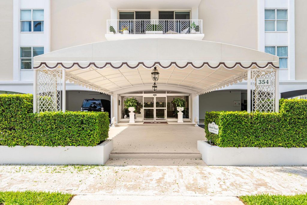 Photo of 354 Chilean Avenue #3e, Palm Beach, FL 33480 (MLS # R11094059)