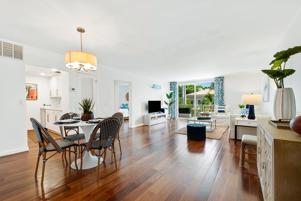 Photo of 354 Chilean Avenue #3e, Palm Beach, FL 33480 (MLS # R11094059)