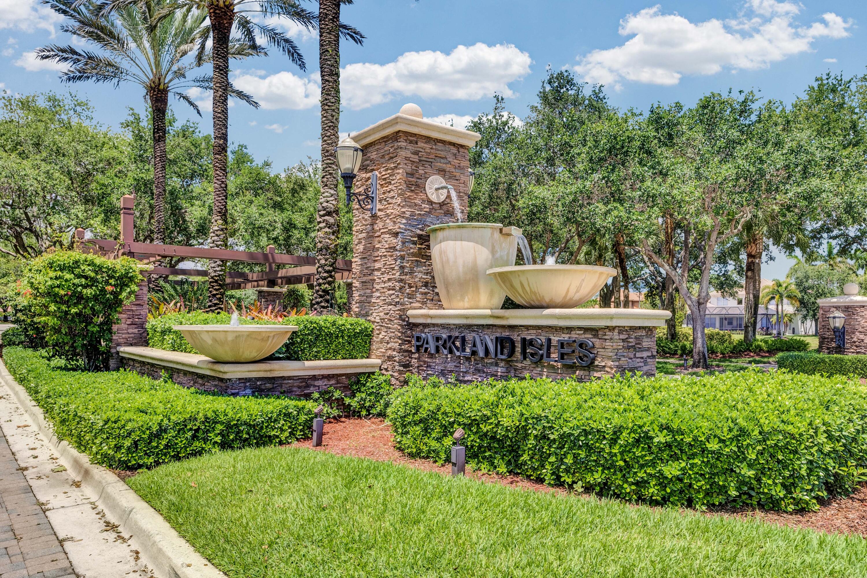 PARKLAND ISLES - Residential