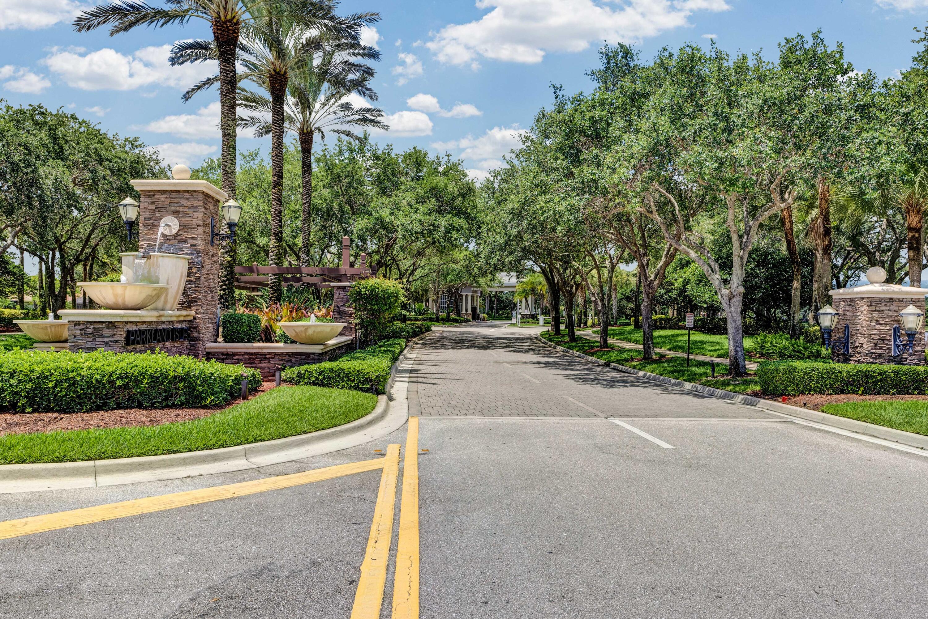 PARKLAND ISLES - Residential