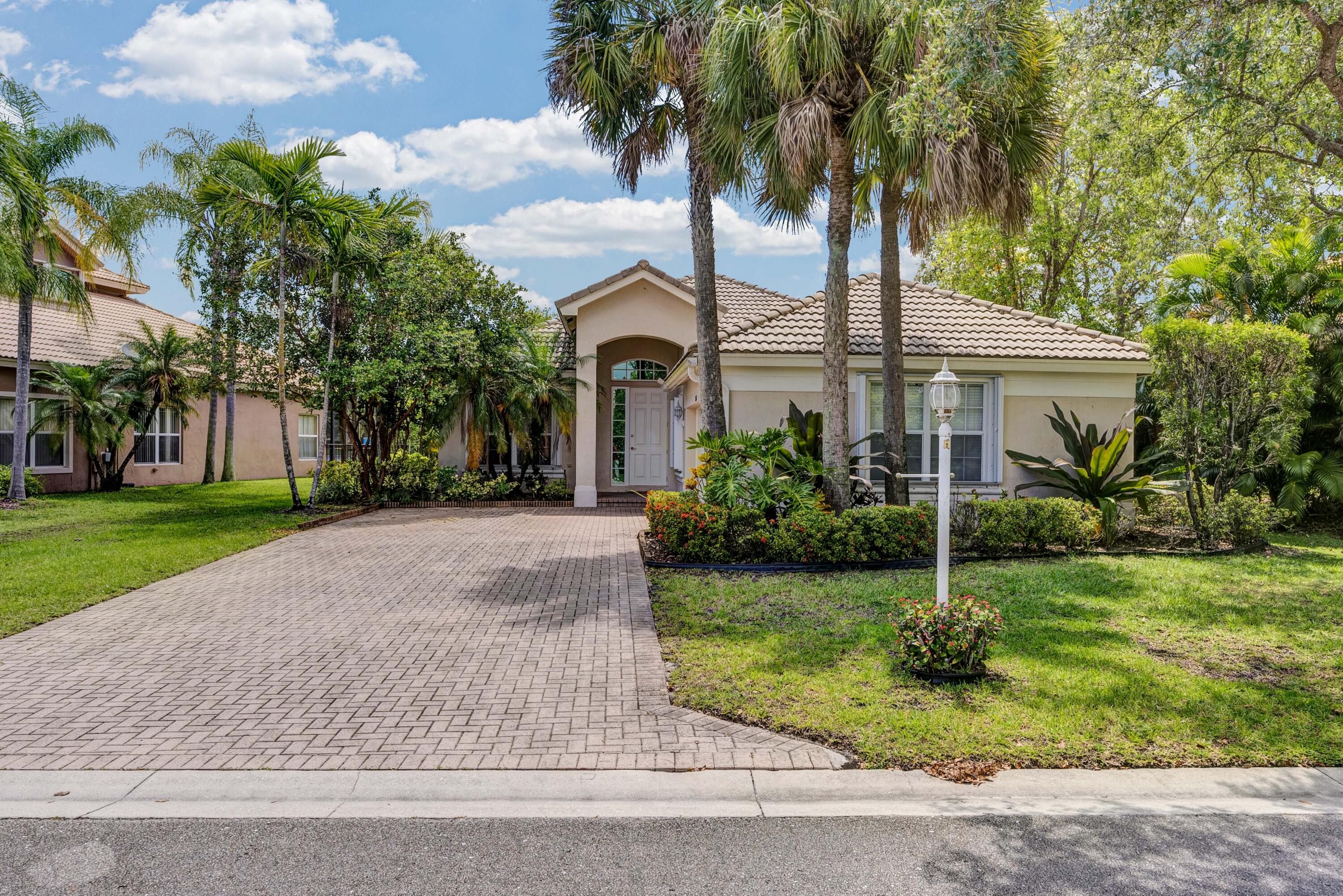 PARKLAND ISLES - Residential