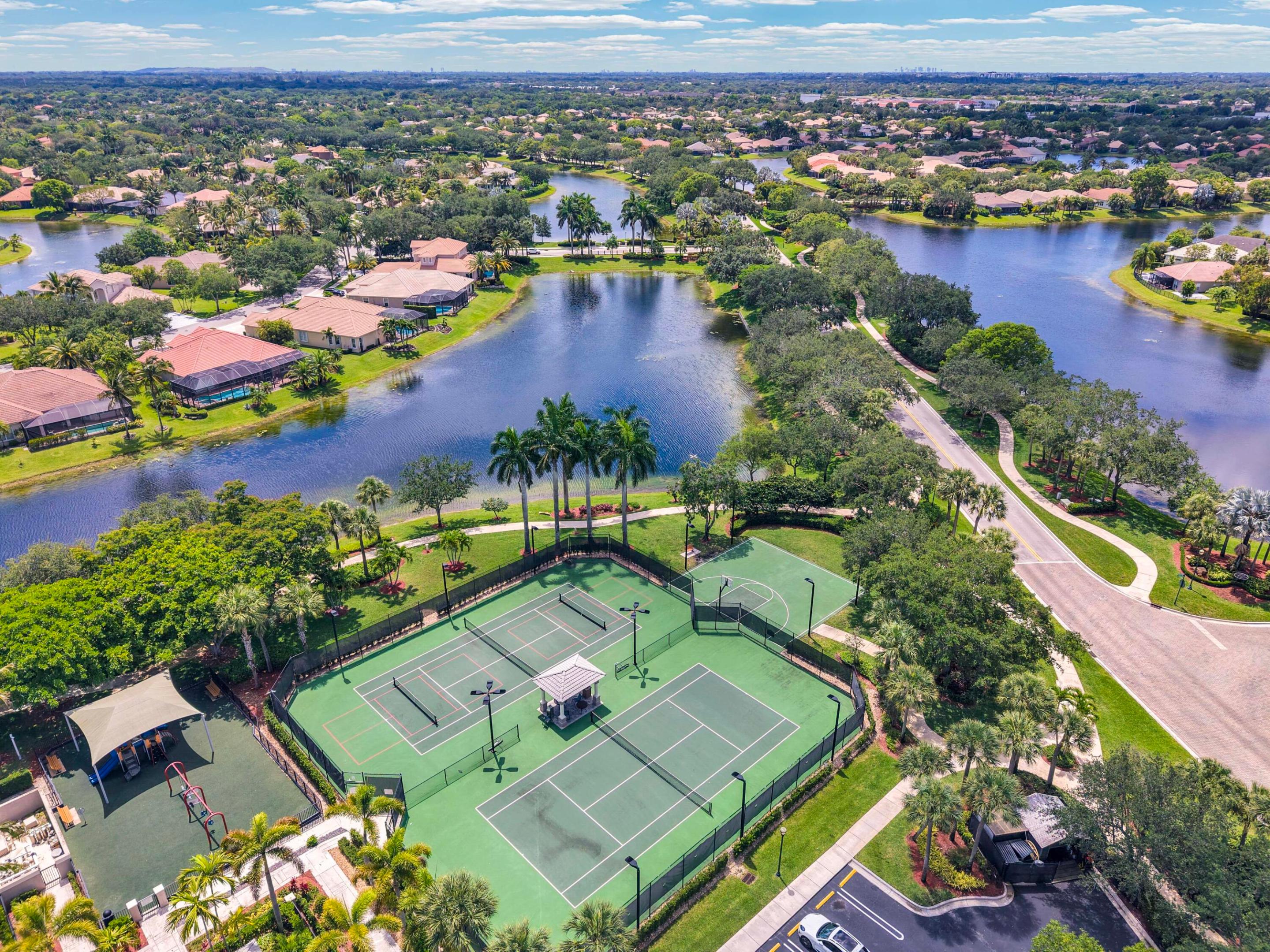 PARKLAND ISLES - Residential