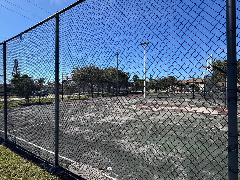 Country Squire Twnhms - Residential Lease