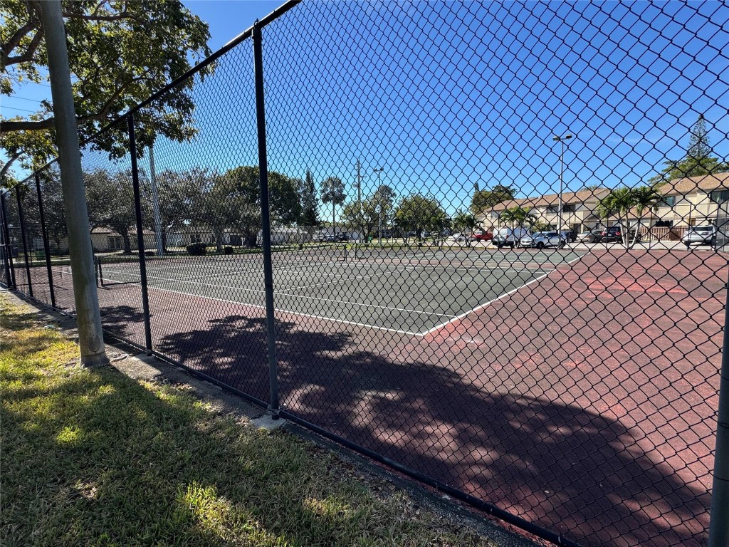 Country Squire Twnhms - Residential Lease