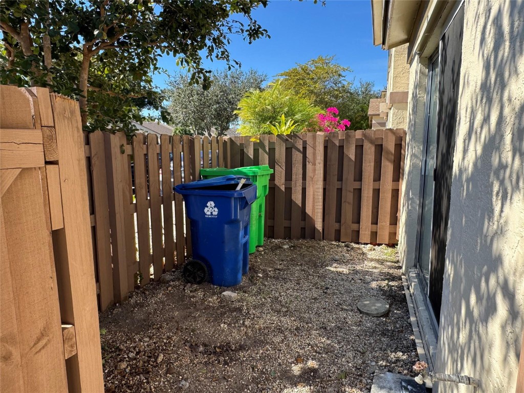 Country Squire Twnhms - Residential Lease