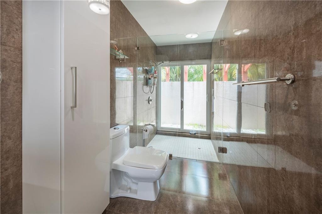 Shadow Wood 80-38 B - Residential