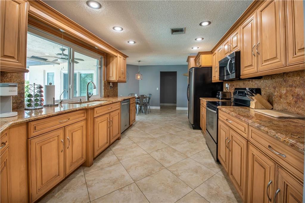 Shadow Wood 80-38 B - Residential