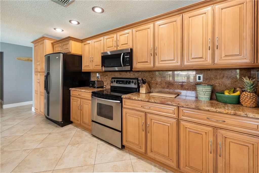 Shadow Wood 80-38 B - Residential
