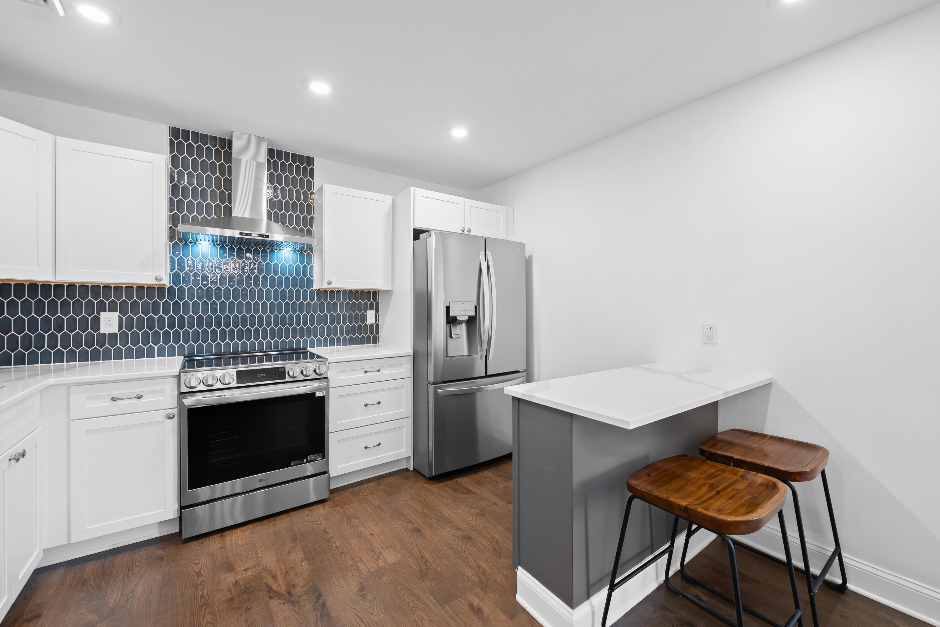 238 SW 10TH Avenue
