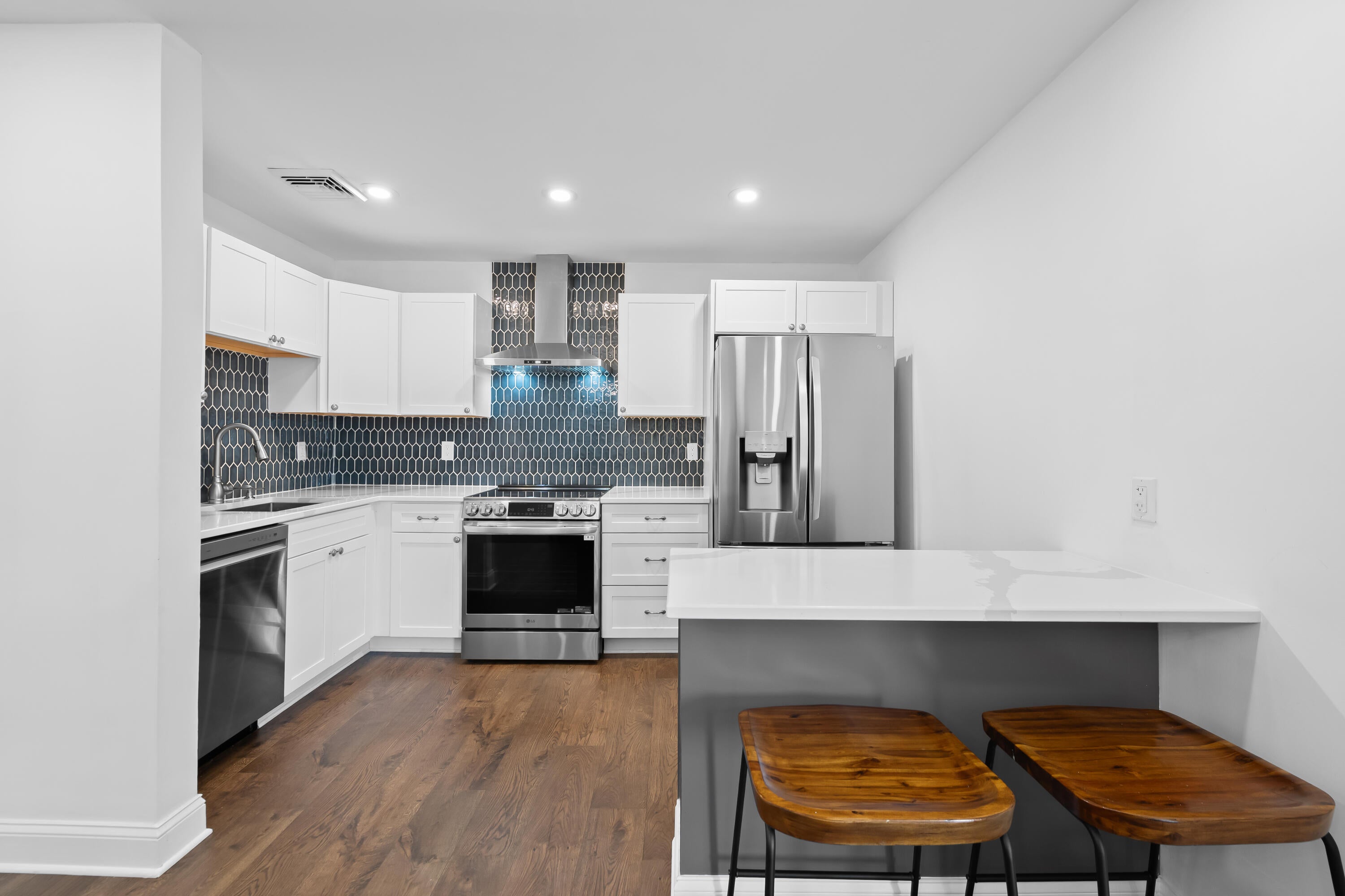 238 SW 10TH Avenue