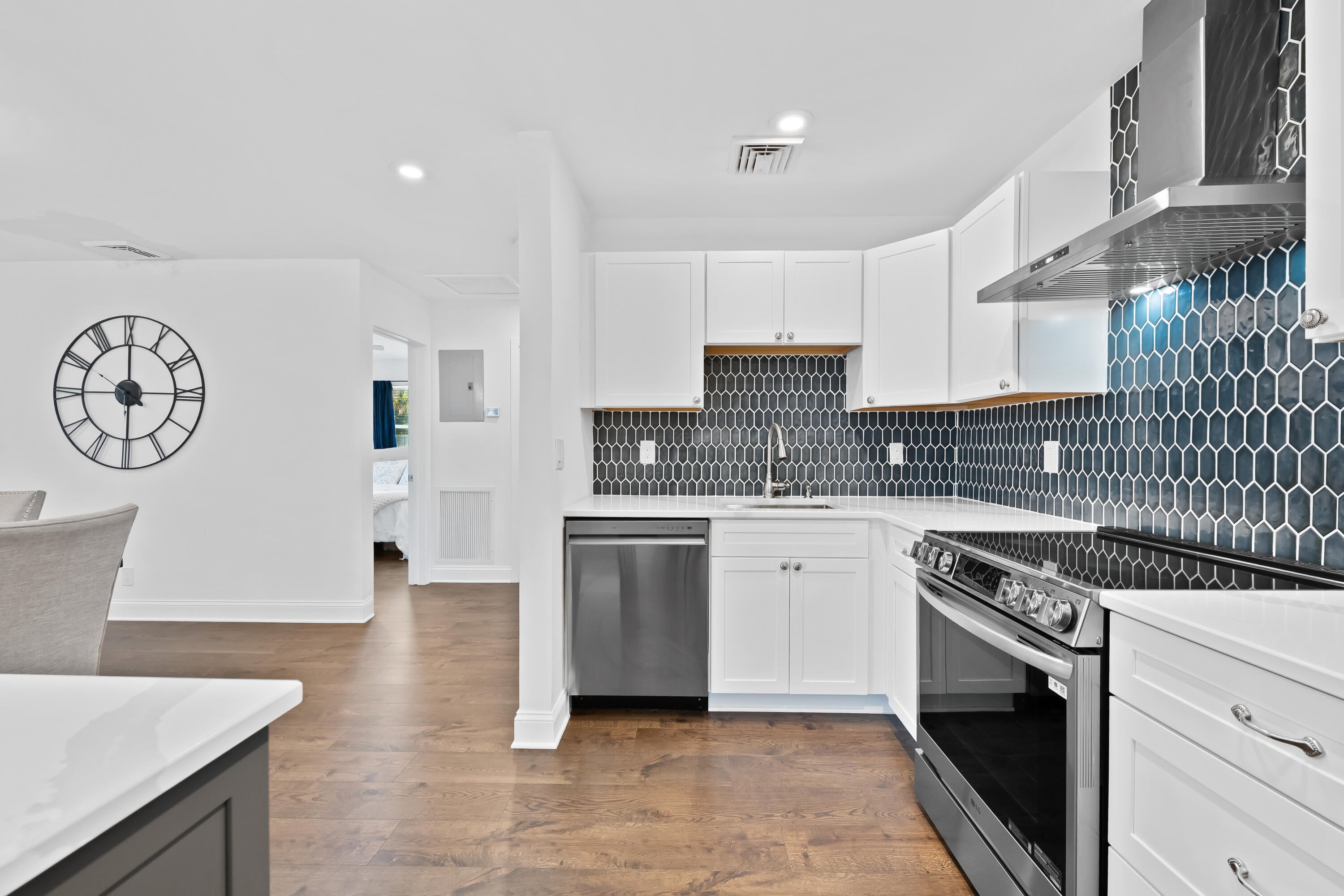 238 SW 10TH Avenue