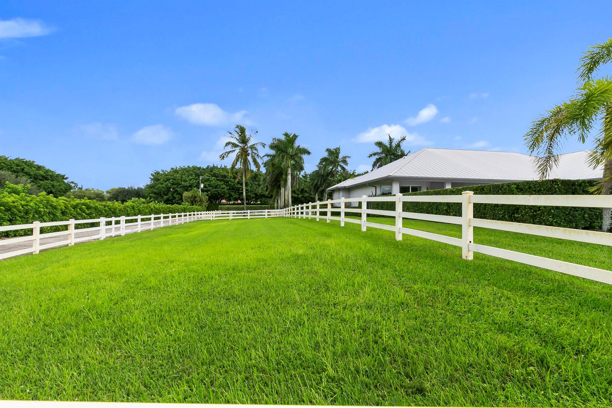 SADDLE TRAIL PARK OF WELL - Residential