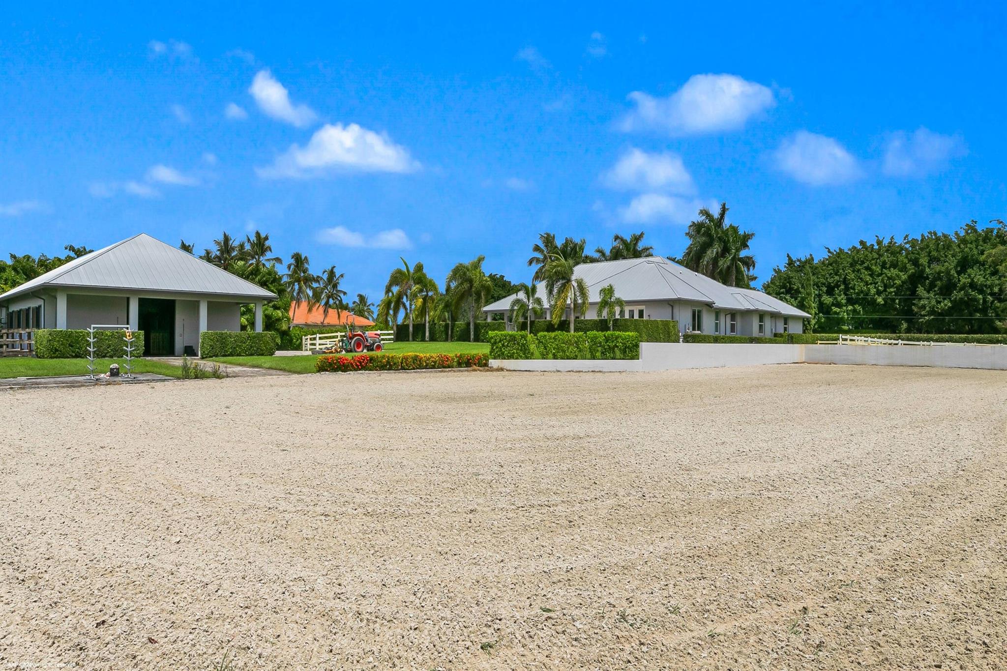 SADDLE TRAIL PARK OF WELL - Residential