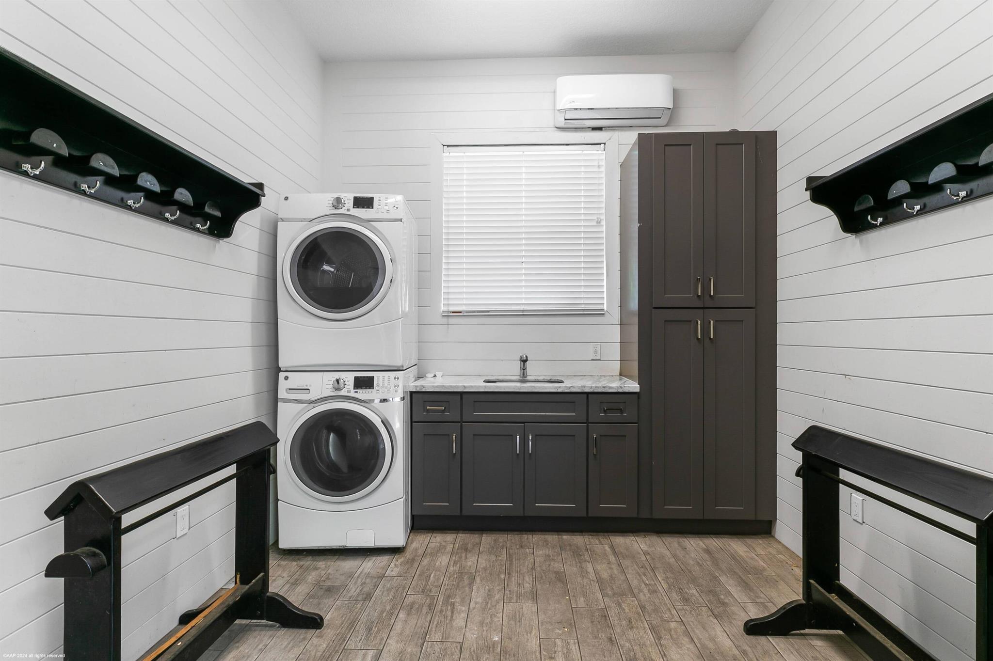 SADDLE TRAIL PARK OF WELL - Residential