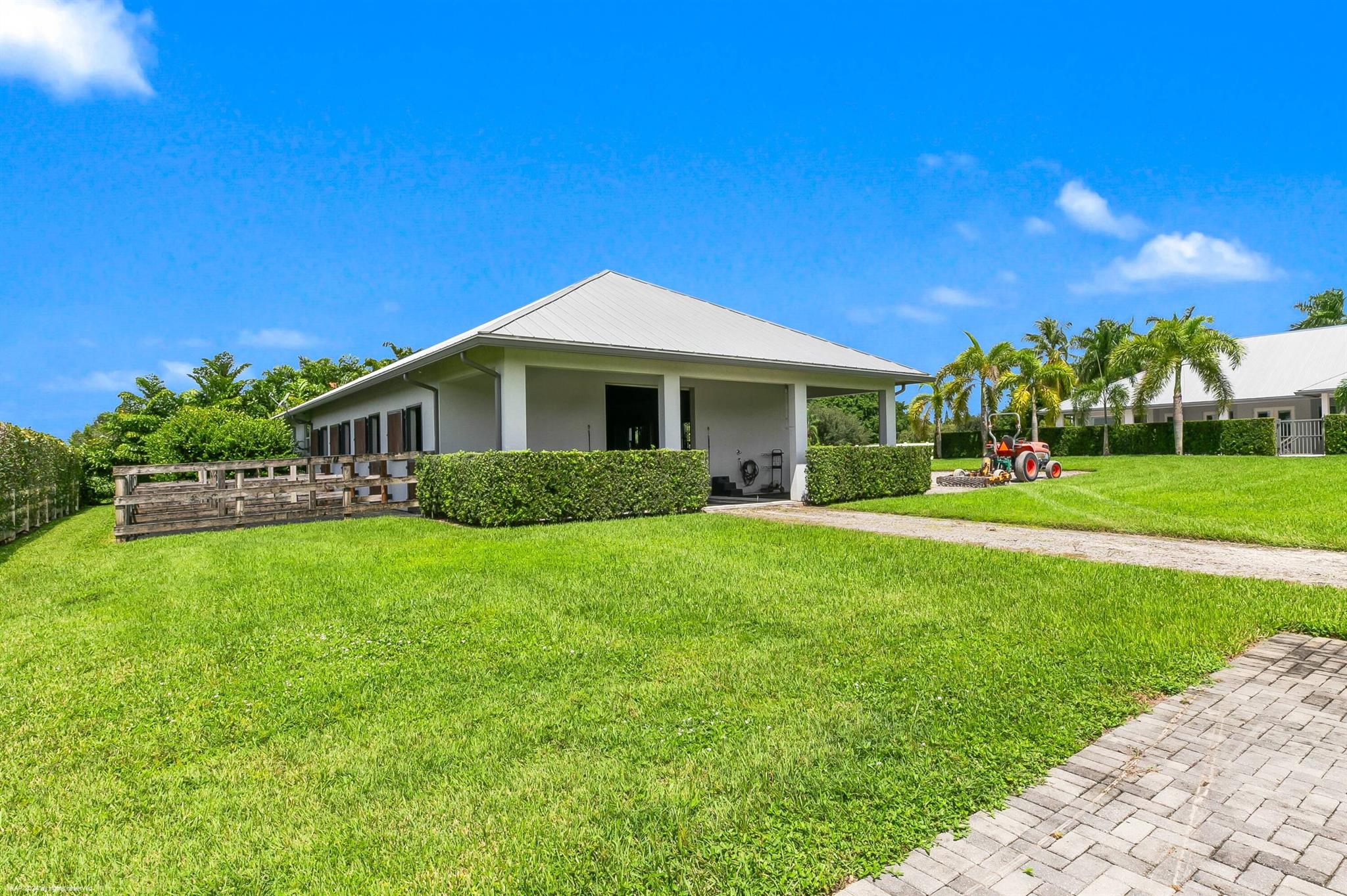 SADDLE TRAIL PARK OF WELL - Residential