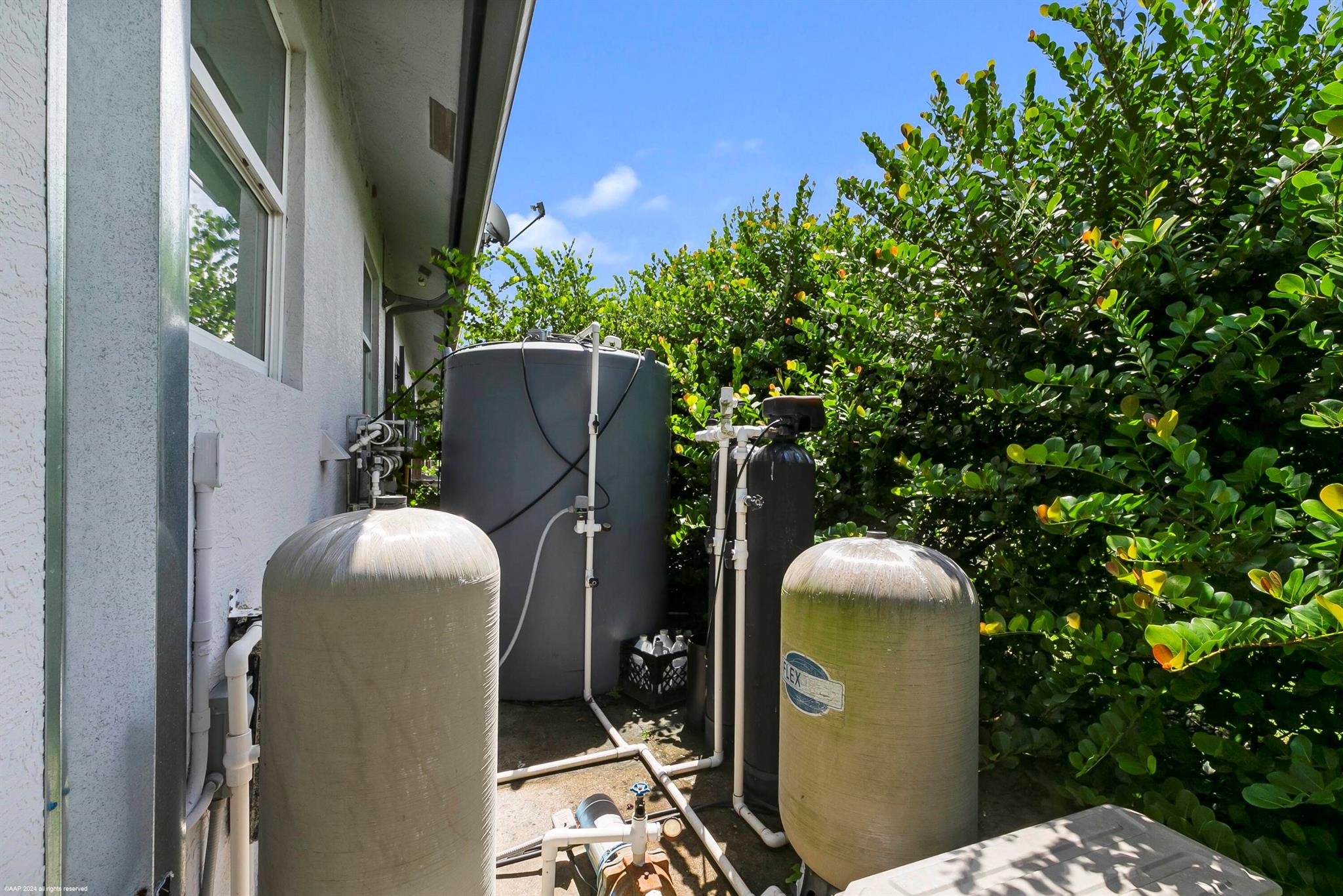 SADDLE TRAIL PARK OF WELL - Residential