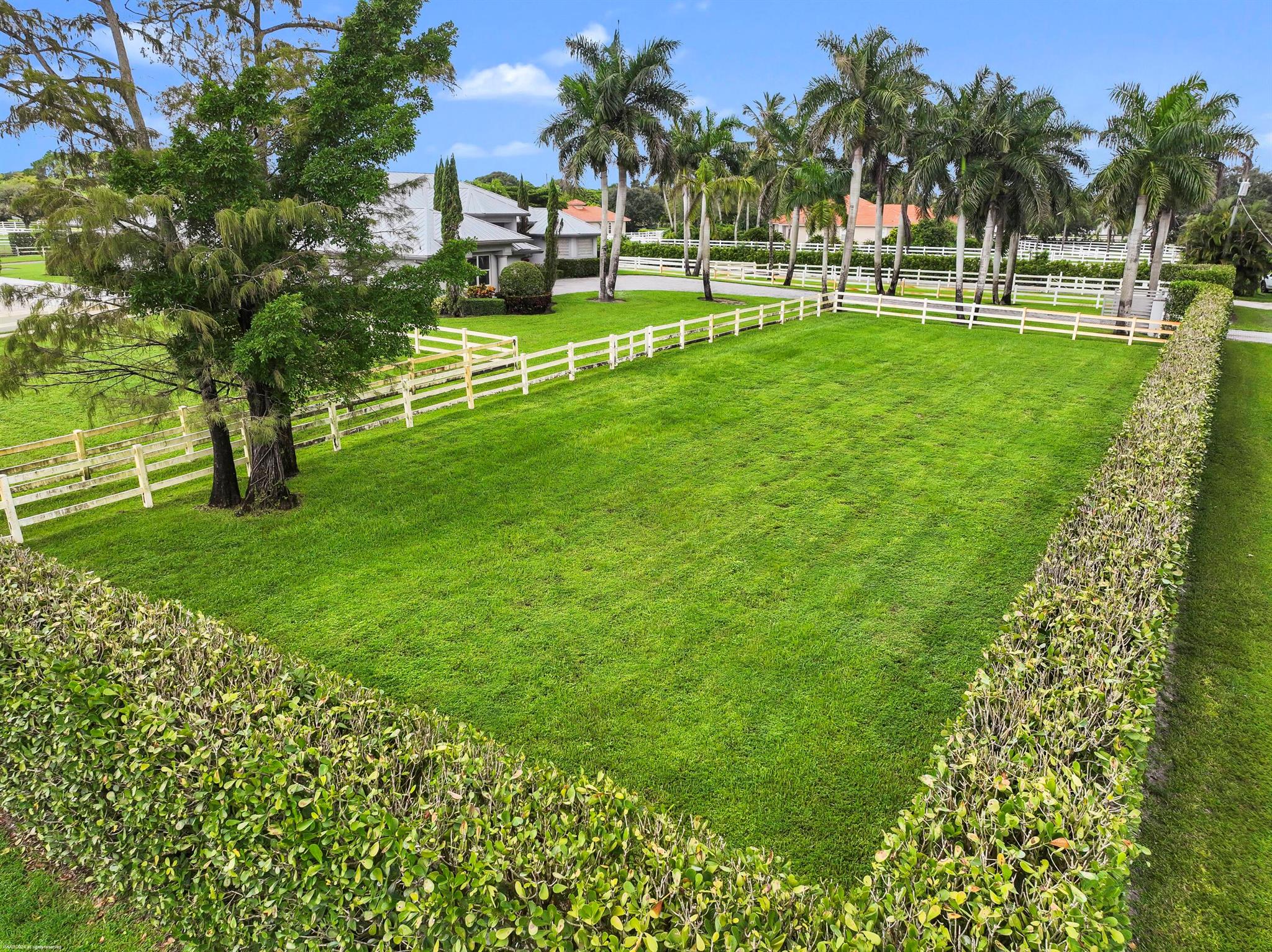 SADDLE TRAIL PARK OF WELL - Residential