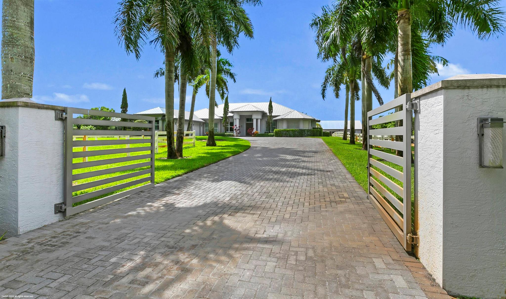 SADDLE TRAIL PARK OF WELL - Residential