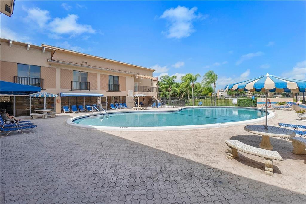 Palm Lakes - Residential