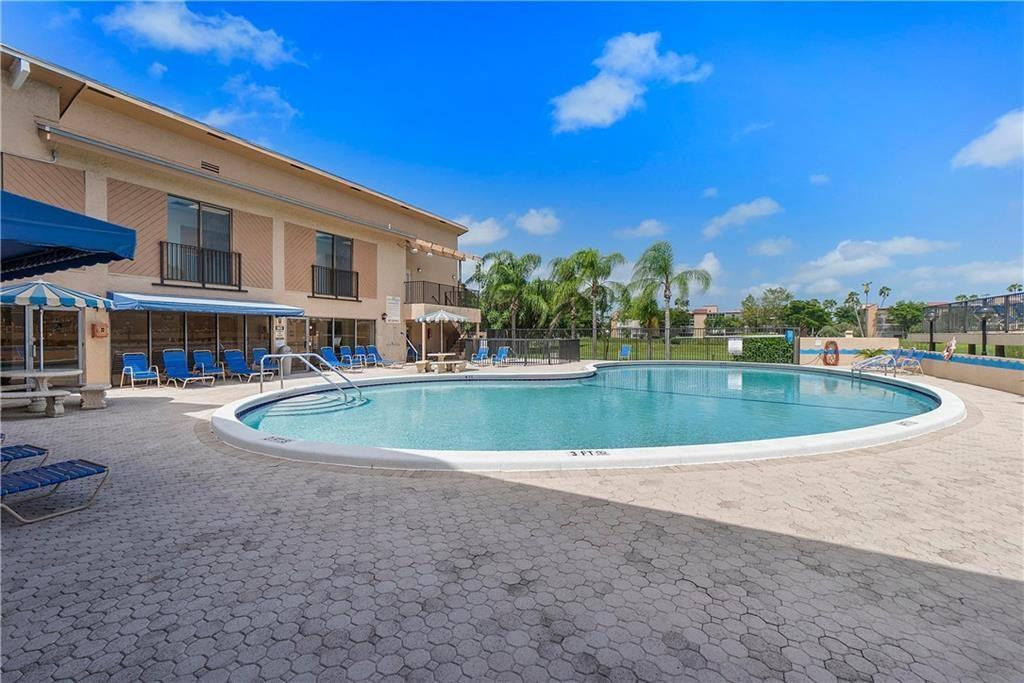 Palm Lakes - Residential