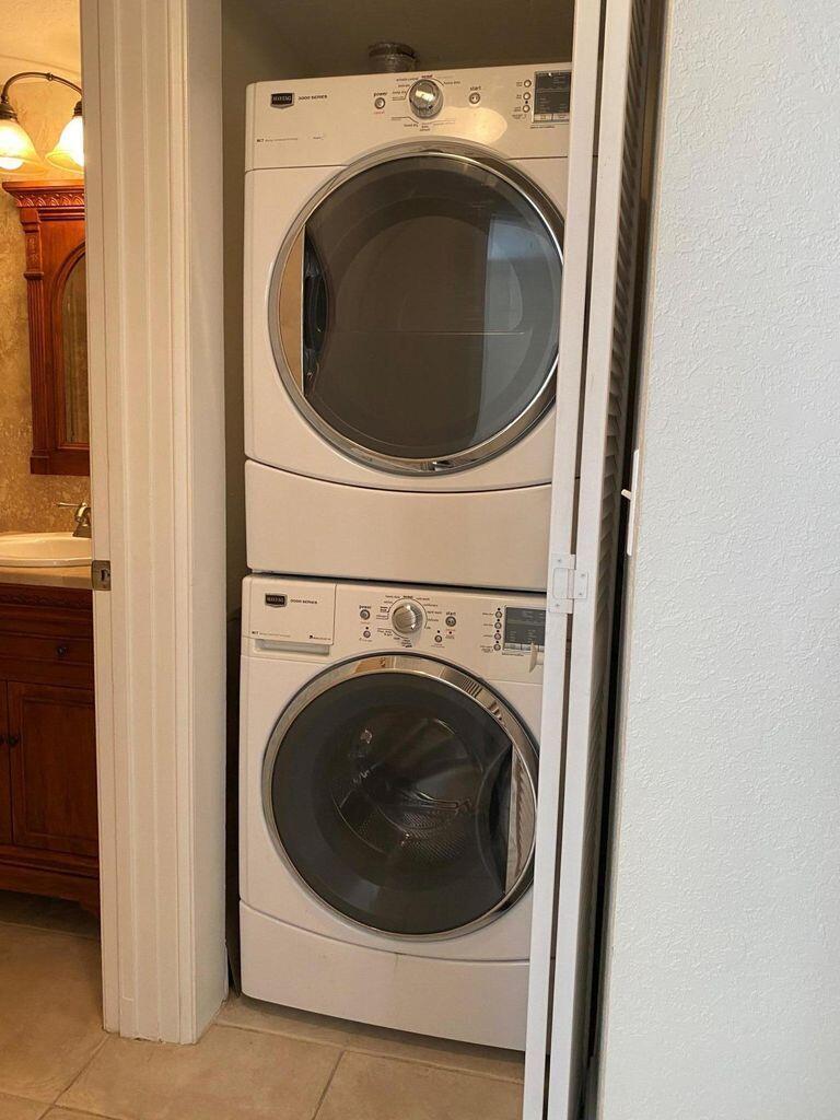 BAY REACH CONDO - Residential Lease