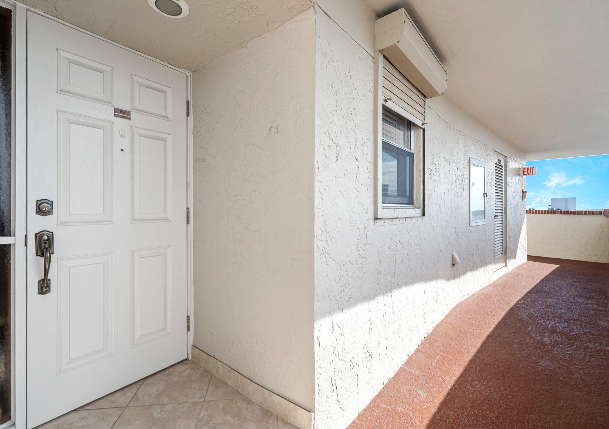 View photos, virtual tours, details... 1537 E Hillsboro Boulevard 945