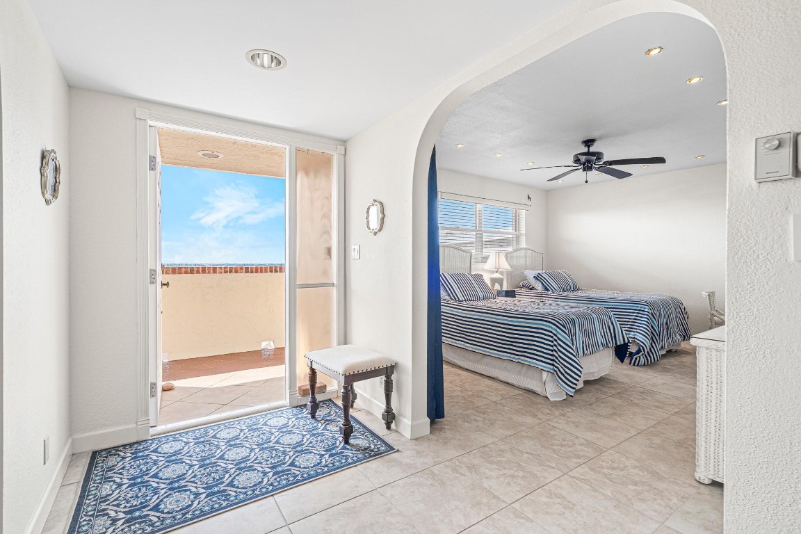 1537 E Hillsboro Boulevard 945