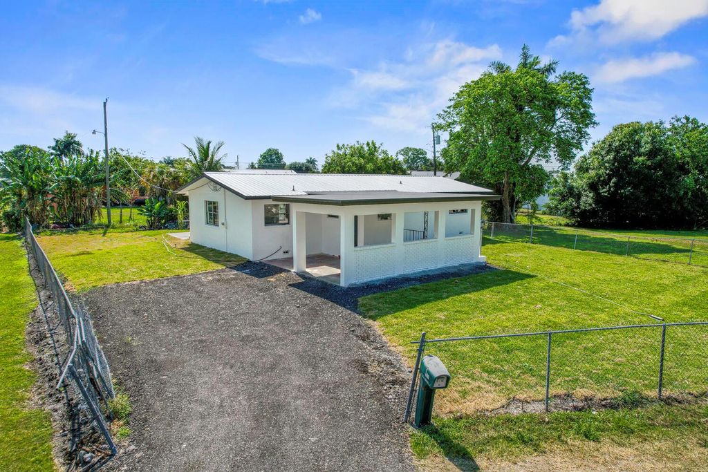 Photo of 615 SE 2nd Street, Belle Glade, FL 33430 (MLS # R10980459)